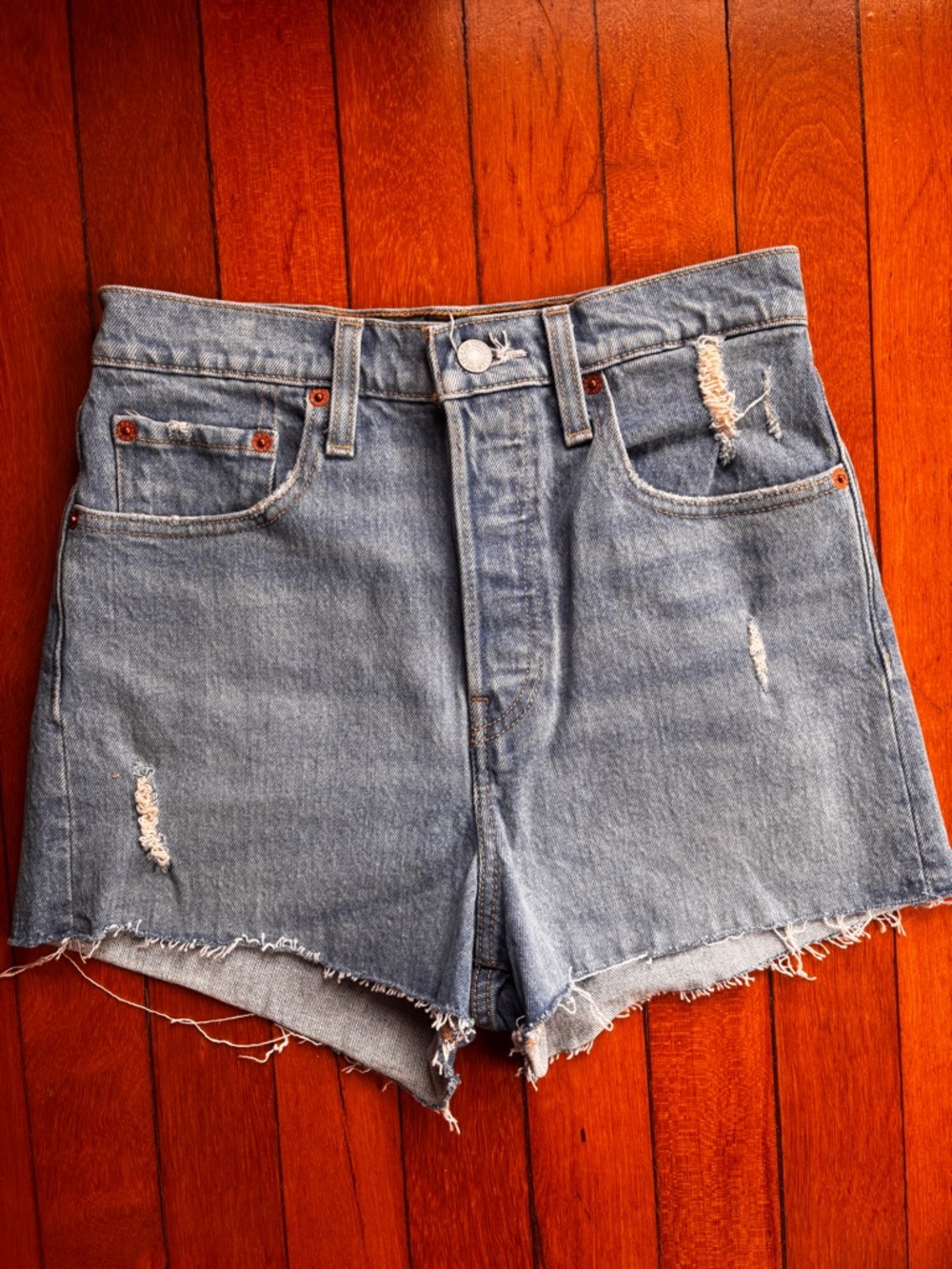 NEW Levi’s Rib Cage Button-fly High-Rise Denim Shorts 27